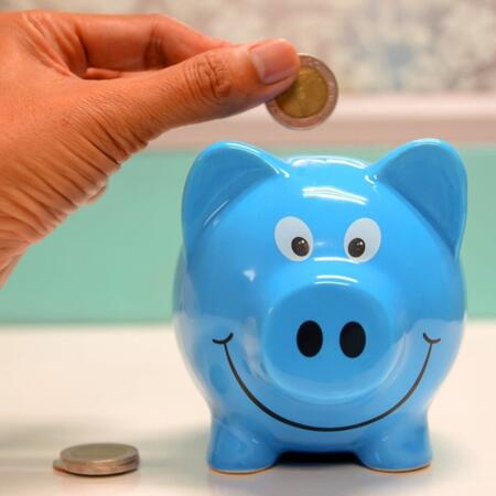 Jak nauczyć dziecko oszczędzania pieniędzy / Wskazówki dla rodziców i dziadków dotyczące praktycznych metod oszczędzania