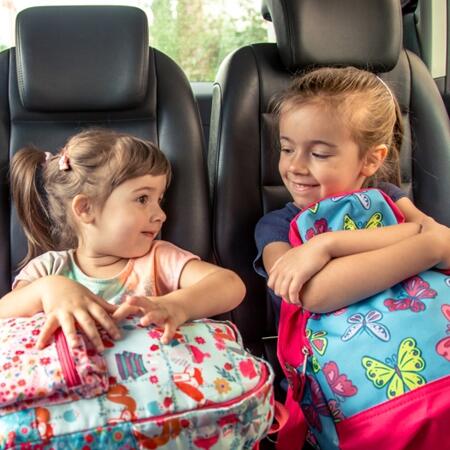 Pomysły na zabawy z dziećmi podczas jazdy autem Czym zająć dzieci w samochodzie?