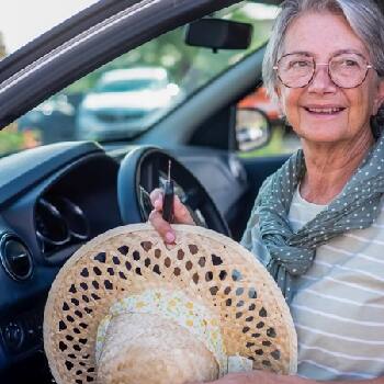 Samochód dla seniora – czym kierować się przy jego wyborze? Jak dostosować dom do potrzeb osoby poruszającej się na wózku?