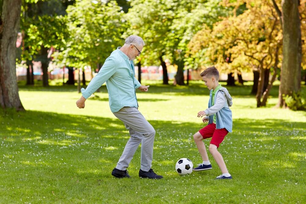 Aktywne spędzanie czasu z wnukami utrzyma Cię w formie / Psychiczne i fizyczne zalety spędzania czasu z dziećmi