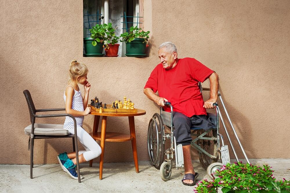 Jak spędzać czas z wnukami, kiedy dziadek ma problemy z poruszaniem się? / Co możesz robić z wnukiem, mając ograniczenia ruchowe?