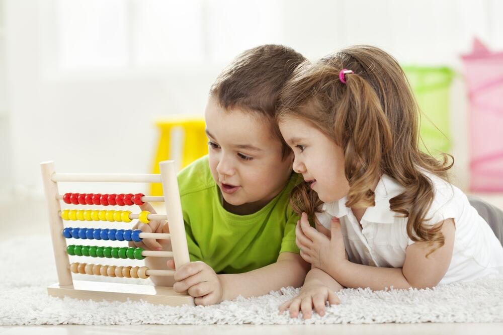 Zabawy wspierające rozwój umysłowy dzieci / Sposoby na rozwojowe zabawy z dziećmi