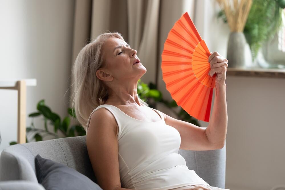 Menopauza - po czym rozpoznać pierwsze objawy i jak sobie z nią radzić / Jak radzić sobie z pierwszymi objawami menopauzy?