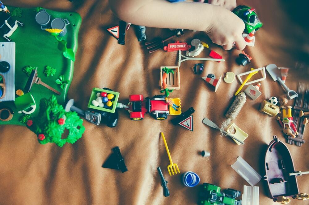 40 sposobów na zabawę z dziećmi, kiedy musimy zostać w domu / Pomysły na ciekawe i kreatywne domowe zabawy