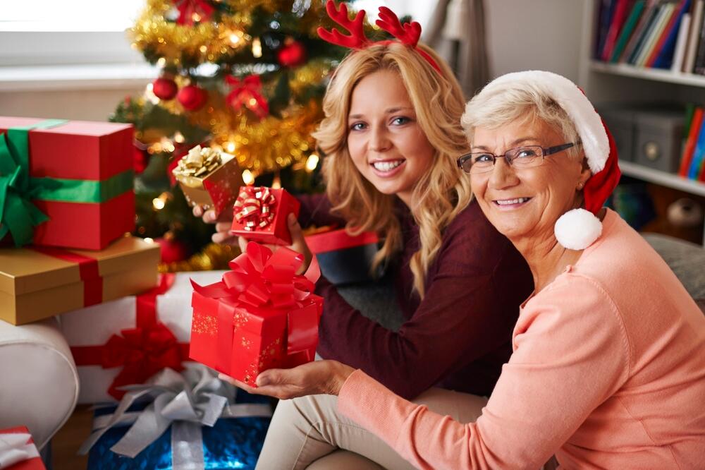Jak przygotować ciekawe prezenty, które ucieszą członków całej rodziny? / Co na prezent dla całej rodziny?