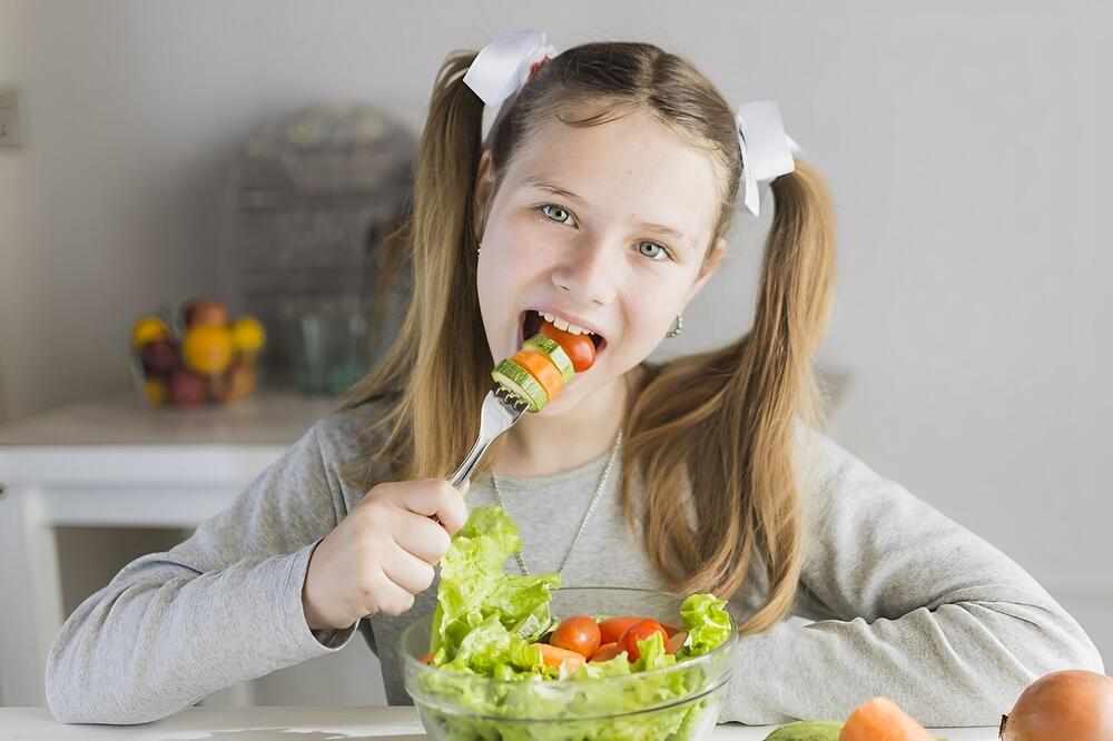 Jak zachęcić dziecko do jedzenia owoców i warzyw? / Co zrobić gdy dziecko nie chce jeść owoców i warzyw?