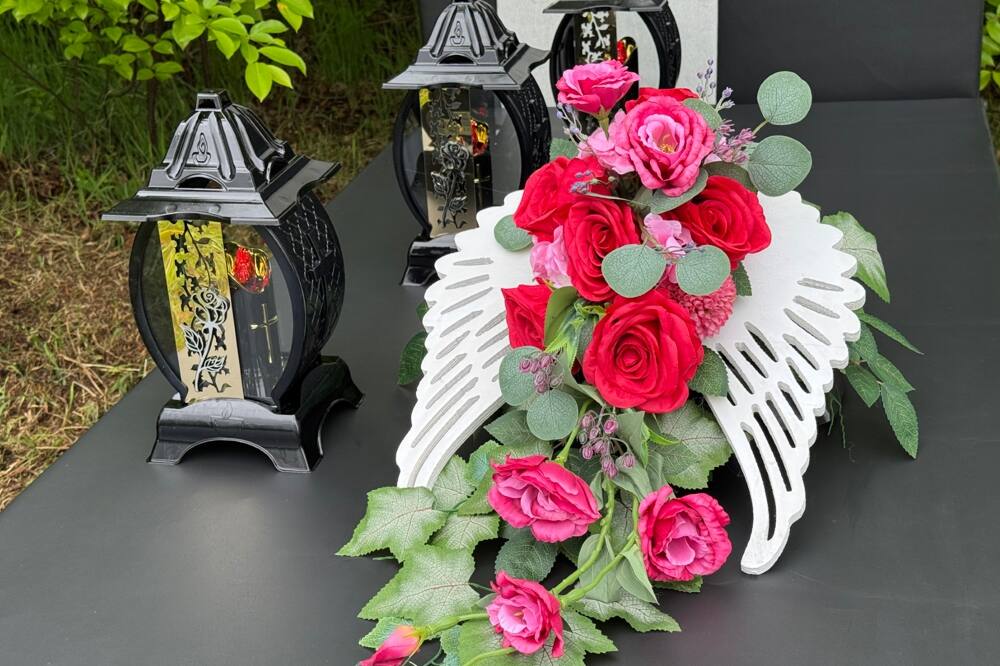 Jakie stroiki na cmentarz wybrać  