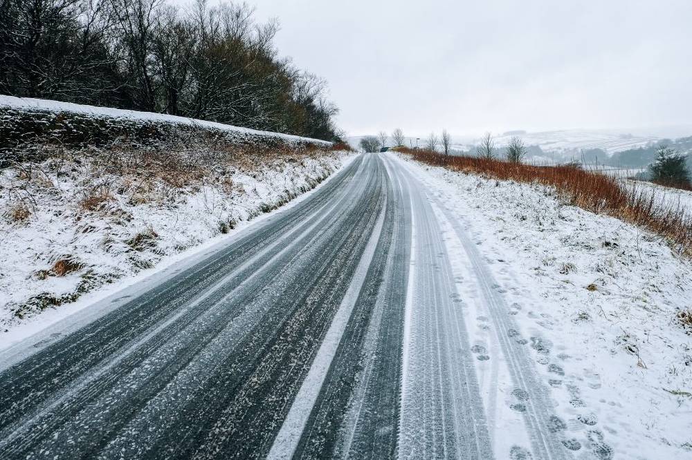 Jak bezpiecznie jechać w zimie