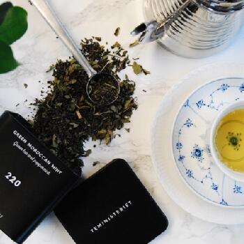 Jak przechowywać herbatę, aby zachować jej świeżość i aromat? Nadawanie paczki w paczkomacie krok po kroku