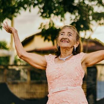 Drugi rozdział kariery: Dlaczego praca w opiece po 50. to idealny sposób na łączenie zarobku z misją życiową? Historia i pochodzenie Dnia Matki