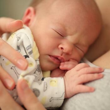 Jak wybrać najlepszą koszulę do karmienia piersią? Historia i pochodzenie Dnia Matki