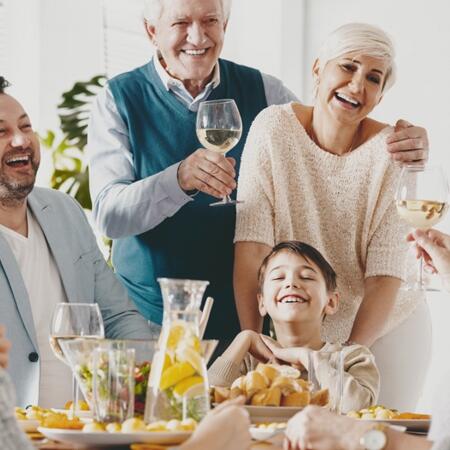 Jak urządzić niezapomniane rodzinne przyjęcie? / Wskazówki i inspiracje na rodzinne spotkania