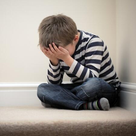 Jak pomóc dzieciom przezwyciężyć stres? Stres i emocje u dzieci – jak je rozładować?