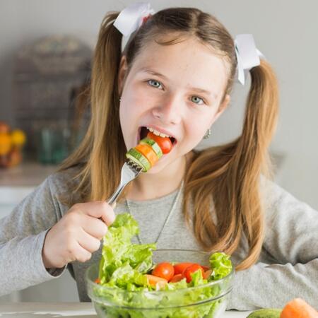 Jak zachęcić dziecko do jedzenia owoców i warzyw? Co zrobić gdy dziecko nie chce jeść owoców i warzyw?