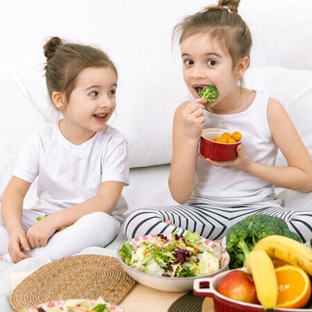 Zdrowe żywienie dzieci - na co zwracać uwagę? Jak zachęcić dziecko do zdrowego żywienia?