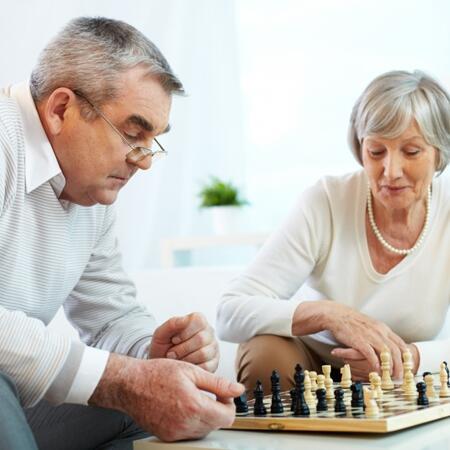 Jak ćwiczyć pamięć seniora? Praktyczne sposoby na poprawę pamięci i koncentracji